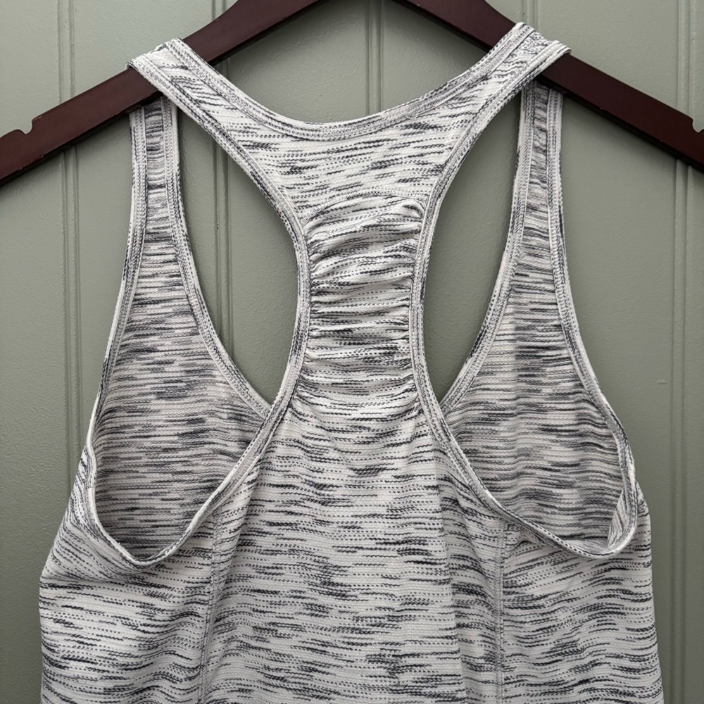 • [Lululemon] Racerback Tank • - Picture 5 of 7